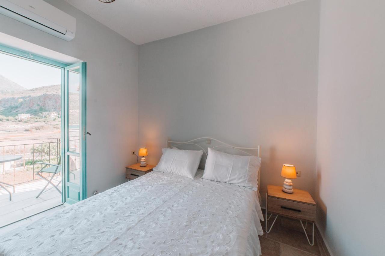 George Seafront Suites Neo Oitilo Екстер'єр фото