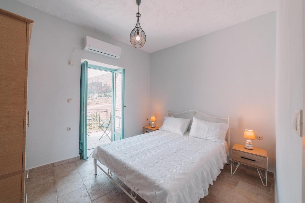 George Seafront Suites Neo Oitilo Екстер'єр фото